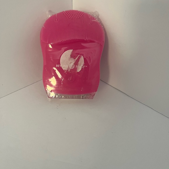 Beyond Belief FDB-802 Handheld Silicone Vibrating Electric Deep Cleansing Brush - Picture 3 of 3